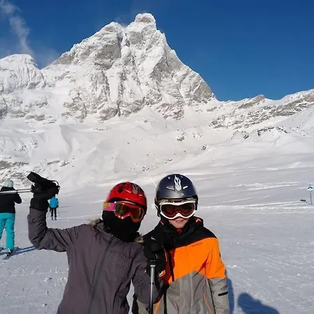 Skichaletcervinia In Out 8p Op Piste Nr. 5 Uitzicht Matterhorn
